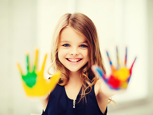 포토 JPG 해외이미지 학생 교육 행복 무기 어린이 학교 상상 수업 수채화 주택 관리 창조 미술 한명 미소 사람 10대 컬러풀 페인트 유치원 활발 그리기 그림 화가 보여주기 강렬 초보 해외202004 해외포토 직업 1 감정 컬러 컨셉 모션 청소년 문화예술 표정 건물 파일형식 이미지허브