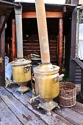 포토 JPG 해외이미지 전통 문화 음료 백그라운드 가정 주전자 아이디어 인종 사람없음 장식 컵 물 여름 빛 반사 파티 마을 금속 주방 페인트 장비 수확 골동품 흰색 기구 역사 차 은색 철 오브젝트 싱글 복고 러시아 기념품 구식 러시아인 백자 세기 옛날 안락 해외202004 해외포토 자연요소 서양인 식기 계절 유럽 컬러 컨셉 농업 모션 재질 주방용품 사람 이벤트 도자기 파일형식 이미지허브