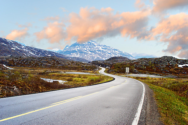 포토 JPG 해외이미지 구름 도로 여행 자연 하늘 산 파노라마 노르웨이 풍경 사람없음 야외 가로 계곡 미국 침묵 회색 고속도로 황무지 장면 지역 암초 북쪽 멀리 흐림 산악지대 전국 절정 해외202004 해외포토 자연요소 유럽 길 컬러 북아메리카 교통시설 날씨 촬영기법 소리 방향 생태계 파일형식 이미지허브