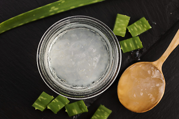 포토 JPG 해외이미지 식물 잎 사람없음 초록색 하이앵글 뷰티 숟가락 신선 액체 닫기 테라피 알로에 알로에주스 알로에베라 해외202004 해외포토 뷰포인트 컬러 모션 수저 과일주스 파일형식 이미지허브