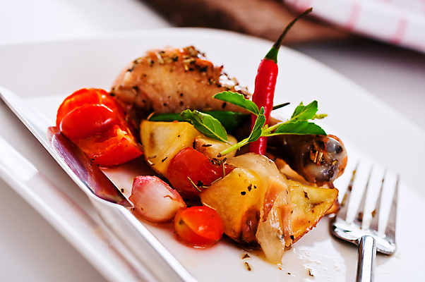 포토 JPG 해외이미지 접시 음료 음식 크리스마스 토마토 채소 부분 양파 감자 건강 육류 스테이크 요리 사람없음 빨간색 주방 식당 검은색 식사 저녁식사 치킨 흰색 시골 신선 닫기 오븐 그릴 바비큐 굽기 먹기 레몬 허브 피부 슛 로즈메리 점심식사 해외202004 해외포토 식물 식기 기념일 컬러 과일 식재료 모션 주방용품 서양음식 신체부위 상점 가전제품 구이 닭고기요리 파일형식 이미지허브