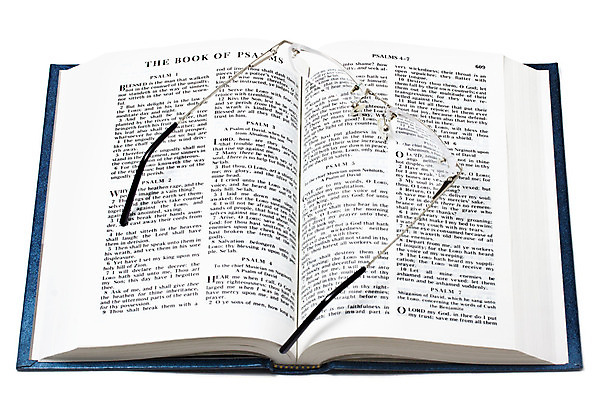 포토 JPG 해외이미지 기독교 종교 안경 텍스트 유리 새로움 사람없음 책 독서 성경 오픈 읽기 증거 페이지 신성 거짓말 고립 해외202004 해외포토 잡화 컨셉 종교용품 모션 재질 파일형식 이미지허브