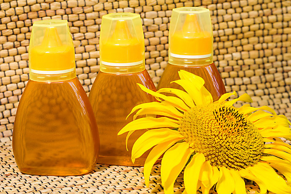 포토 JPG 해외이미지 식물 꽃 음식 백그라운드 재료 자연 유리 해바라기 건강 요리 사람없음 목재 노란색 숟가락 저녁식사 항아리 투명 액체 막대기 황금 붓기 달콤 맛 냄비 상품 컨테이너 자르기 벌 먹기 오브젝트 싱글 유기농 슛 꿀 내추럴 캐모마일 해외202004 해외포토 나무 웰빙 산업 컬러 곤충 컨셉 모션 재질 수저 식사 도자기 솥 허브 생태계 파일형식 이미지허브