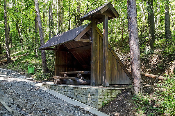 포토 JPG 해외이미지 나무 식물 포스터 도로 길 줄기 백그라운드 잎 벤치 자연 벽지 탁자 하늘 아침 지붕 산 그림자 풍경 사람없음 목재 초록색 빛 환경 고요 성장 광선 나뭇가지 신선 바 분위기 숲 땅 그림 지역 흐림 방법 불가리아 삼림지대 해외202004 해외포토 주간 컬러 가구 컨셉 의자 재료 교통시설 날씨 생태계 파일형식 남유럽 이미지허브