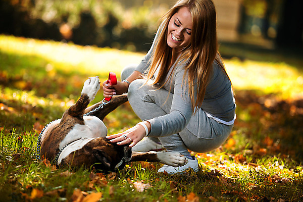 포토 JPG 해외이미지 동물 백인 한마리 라이프스타일 응시 여자 남자 행복 포옹 청소년 휴식 함께함 사랑 한명 미소 사람 앉기 20대 성인 야외 가로 초록색 반려동물 가축 우정 가을 잡기 개 보호 숲 해외202004 해외포토 서양인 1 시선 계절 감정 컬러 컨셉 포유류 안기 모션 표정 청년 생활 친구 파일형식 이미지허브