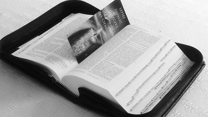 포토 JPG 해외이미지 기독교 종교 종이 십자가 크리스마스 하늘 불 사랑 사람없음 책 파란색 빛 교회 믿음 성경 방 흰색 죽음 기록 예수 분위기 성자 심볼 신성 천국 대본 신앙심 옛날 접기 제단 생존 해외202004 해외포토 자연요소 기념일 감정 컬러 컨셉 종교용품 모션 신_종교 파일형식 이미지허브