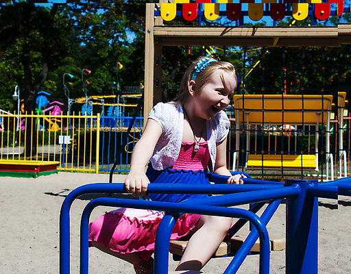 포토 JPG 해외이미지 공원 행복 어린이 모션 놀이 휴가 한명 미소 사람 여름 컬러풀 금발 장난감 축제 기쁨 놀이공원 표현 원형 달콤 놀이터 승차 회전목마 바둑 공평 사방 해외202004 해외포토 도형 1 헤어스타일 계절 공공시설 감정 컬러 표정 테마파크 맛 놀이기구 파일형식 이미지허브
