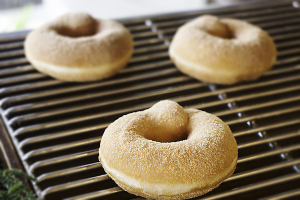 포토 JPG 해외이미지 산업 음식 비즈니스 태국 선반 실내 사람없음 갈색 쌓기 상점 카페 빵집 신선 변화 시장 도넛 달콤 아침식사 상품 밀 굽기 소매 슈퍼마켓 번 신발장 핸드메이드 해외202004 해외포토 아시아 빵 컬러 가구 컨셉 모션 디저트 곡류 내부 식사 맛 구이 파일형식 이미지허브