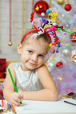 포토 JPG 해외이미지 디자인 행복 감정 유럽 어린이 크리스마스 생각 탁자 새해 주택 요정 이야기 선물 한명 앉기 연필 놀람 꿈 기록 인사 최고 오픈 입 신용카드 야간 저녁 편지 소원 마법 시트 전나무 해외202004 해외포토 자연요소 나무 1 기념일 나라 가구 모션 학용품 표정 사람 건물 신체부위 금융 필기구 예절 파일형식 이미지허브