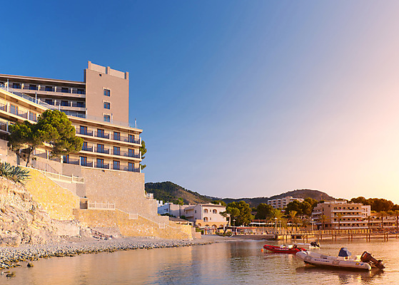 포토 JPG 해외이미지 구름 모래 바다 여행 하늘 호텔 휴가 손바닥 풍경 사람없음 건물 물 여름 파란색 컬러풀 햇빛 여행객 일출 맑음 일몰 활발 스페인 휴양지 암초 해외202004 해외포토 자연요소 건축물 손 계절 유럽 컬러 컨셉 숙소 날씨 사람 태양 노을 장소 파일형식 이미지허브