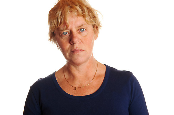 포토 JPG 해외이미지 백인 여자 한명 금발 황금 중앙 은퇴 고립 심각 옛날 해외202004 해외포토 서양인 1 헤어스타일 컨셉 사람 파일형식 이미지허브