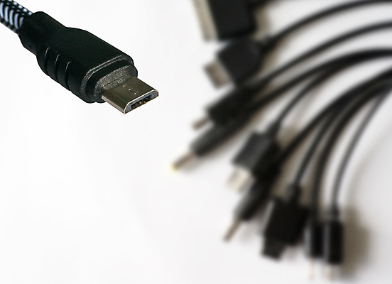 포토 JPG 해외이미지 이동 인터넷 통신 새로움 기술 사람없음 스마트폰 핸드폰 컴퓨터 글로벌 디지털 검은색 자료 장비 과학기술 흰색 플러그 코드 연결 휴대용 USB 묘사 전자 철사 포트 충전 전송 고립 옛날 입력 채널 충전기 표준 하드웨어 많음 해외202004 해외포토 컬러 컨셉 전자제품 스마트기기 기계 오브젝트 파일형식 이미지허브