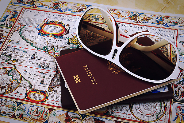 포토 JPG 해외이미지 여행 실내 사람없음 선글라스 오브젝트 여권 해외202004 해외포토 안경 내부 파일형식 이미지허브