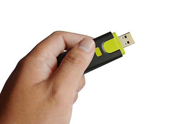 포토 JPG 해외이미지 손 백그라운드 인터넷 비즈니스 장신구 통신 손가락 사람없음 전자제품 글로벌 디지털 자료 장비 운전 흰색 잡기 도움 네트워크 막대기 플러그 연결 휴대용 플라스틱 USB 보안 수납 멀리 다운로드 멀티미디어 고립 소프트웨어 쉬운 지원 하드웨어 해외202004 해외포토 컬러 컨셉 모션 재질 안전 신체부위 컴퓨터 오브젝트 파일형식 이미지허브