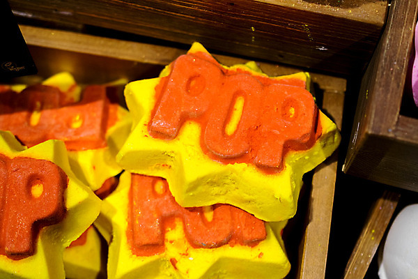 포토 JPG 해외이미지 음식 빵 분홍색 조각 크리스마스 오렌지 과일 휴가 아이스크림 디저트 부활절 건강 사탕 사랑 어류 사람없음 장식 빨간색 초록색 여름 컬러풀 노란색 쿠키 케이크 얼음 식사 욕실 흰색 하트 아기 신선 달콤 수프 씻기 설탕 굽기 크림 비누 연어 고립 샤워실 위생관리 핸드메이드 해외202004 해외포토 자연요소 모양 계절 기념일 감정 컬러 관리 사람 위생용품 수중동물 청결 맛 구이 샤워시설 파일형식 이미지허브