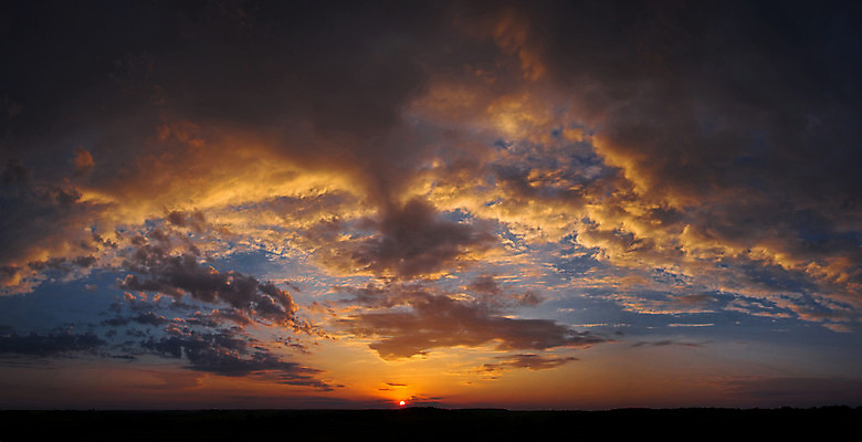 포토 JPG 해외이미지 구름 백그라운드 오렌지 자연 하늘 날씨 파노라마 풍경 사람없음 야외 빨간색 여름 파란색 빛 햇빛 태양 노란색 일출 황혼 일몰 새벽 활발 가을 황금 땅 장면 웅장함 수평선 해외202004 해외포토 자연요소 계절 컬러 컨셉 과일 촬영기법 노을 생태계 파일형식 이미지허브