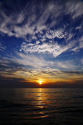 포토 JPG 해외이미지 구름 모래 바다 여행 백그라운드 오렌지 자연 하늘 아침 풍경 사람없음 물 여름 빛 햇빛 태양 반사 일출 황혼 일몰 새벽 황금 수평선 해외202004 해외포토 주간 자연요소 계절 과일 노을 생태계 파일형식 이미지허브