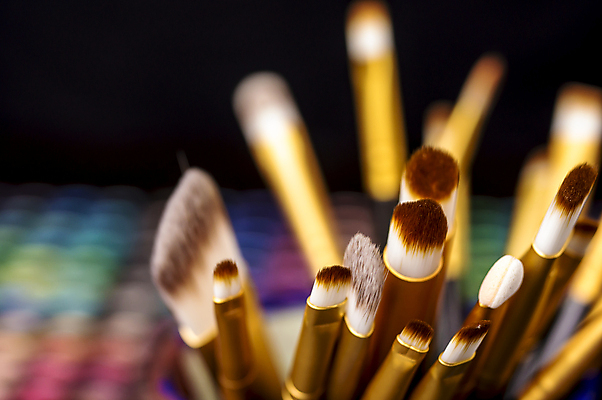 포토 JPG 해외이미지 모델 직업 장신구 그림자 사람없음 세트 컬러풀 유행 페인트 화장품 붓 팔레트 어플리케이션 가루 속눈썹 만들기 아이섀도 해외202004 해외포토 컬러 모션 뷰티 눈썹 파일형식 이미지허브