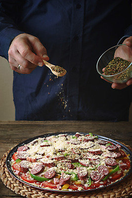 포토 JPG 해외이미지 직업 손 음식 백그라운드 크리스마스 토마토 재료 양파 치즈 피자 부츠 요리 사람없음 목재 옆모습 주방 숟가락 빵집 시골 양념 소시지 정상 굽기 향신료 준비 서식 냅킨 복고 햄 날것 반죽 만들기 밀가루 레시피 후추 핸드메이드 해외202004 해외포토 나무 기념일 뷰포인트 신발 채소 모션 유제품 패스트푸드 서양음식 수저 육류 신체부위 상점 가공식품 가루 구이 향미료 파일형식 이미지허브