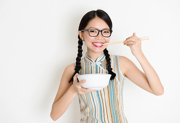 포토 JPG 해외이미지 1 전통 손 여자 행복 아시아 문화 음식 백그라운드 컨셉 젓가락 밥 건강 요리 한명 사람 동양인 성인 유행 식사 중국 수확 기구 잡기 면 사발 치파오 먹기 배고픔 복고 서빙 동쪽 구식 옛날 평야 회복 스타일 해외202004 해외포토 감정 나라 농업 모션 자연 수저 인종 신체부위 사기그릇 전통의상 방향 파일형식 이미지허브