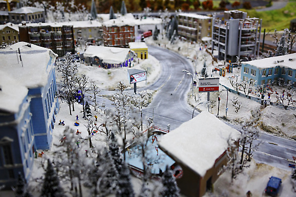 포토 JPG 해외이미지 겨울 자동차 사람없음 장난감 미니어처 눈 도시 오브젝트 해외202004 해외포토 자연요소 계절 육상교통 날씨 모형 파일형식 이미지허브