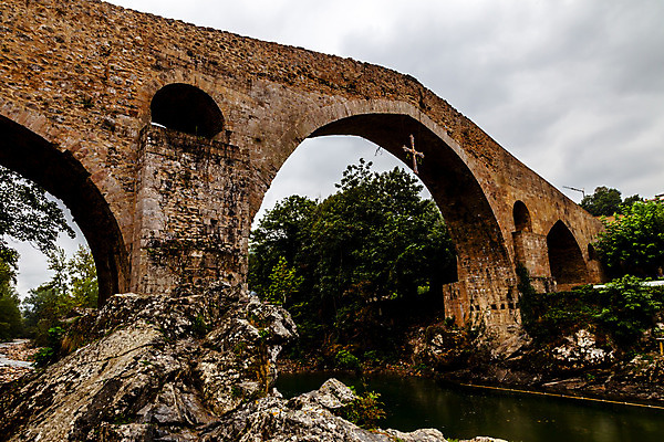 포토 JPG 해외이미지 구름 여행 십자가 건축양식 자연 하늘 유물 미술 사람없음 야외 건물 물 강 마을 바위 역사 스페인 아치 흐림 로마네스크 로마인 옛날 해외202004 해외포토 자연요소 전통 건축물 건축 유럽 날씨 문화예술 인종 돌_바위 생태계 파일형식 이미지허브