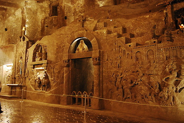 포토 JPG 해외이미지 유럽 지구 사람없음 조각상 상점 방 미술관 보석 샹들리에 소금 폴란드 광부 깊이 땅파기 크라쿠프 해외202004 해외포토 직업 나라 조명 조형물 광석 파일형식 이미지허브