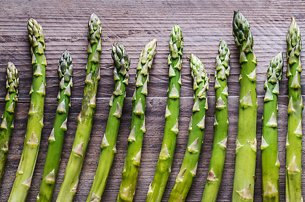 포토 JPG 해외이미지 계절 음식 백그라운드 다이어트 채소 재료 탁자 건강 요리 사람없음 목재 초록색 농작물 쌓기 정원 식사 봄 샐러드 수확 가을 시골 신선 닫기 정상 다발 먹기 삼베 준비 유기농 아스파라거스 날것 섬유 내추럴 생식 줄서기 채식주의자 해외202004 해외포토 나무 웰빙 컬러 가구 농업 모션 직물 채식 파일형식 천_직물 이미지허브