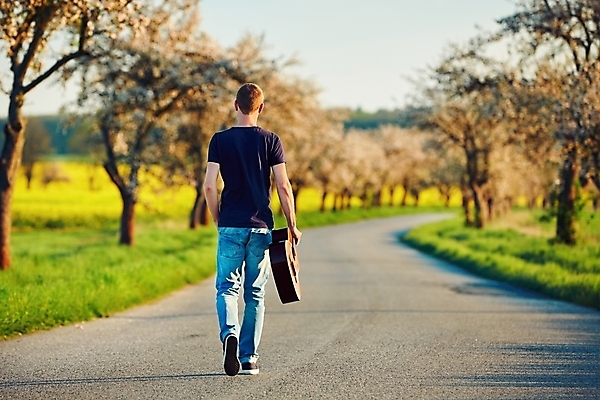 포토 JPG 해외이미지 라이프스타일 남자 행복 도로 음악 여행 자연 날씨 휴가 휴식 한명 사람 풍경 여러명 여행객 맑음 소리 봄 산책 기쁨 연주자 음악가 자유 기구 기타 시골 예술가 주말 기타리스트 뮤지컬 플레이어 혼자 스타일 해외202004 해외포토 직업 1 계절 감정 길 다수 컨셉 교통시설 현악기 문화예술 생활 생태계 파일형식 이미지허브