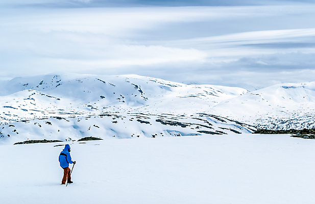 포토 JPG 해외이미지 1 계절 스포츠 여행 겨울 밭 자연 하늘 표면 휴가 산 노르웨이 한명 풍경 경사 야외 빛 여행객 환경 등산 트래킹 하이킹 추위 흰색 황무지 고독 정상 매끈함 오솔길 언덕 산등성이 서리 지역 북쪽 산악지대 절정 혼자 눈내림 해외202004 해외포토 감정 유럽 길 컬러 농업 레저 눈_날씨 사람 감각 방향 생태계 파일형식 이미지허브