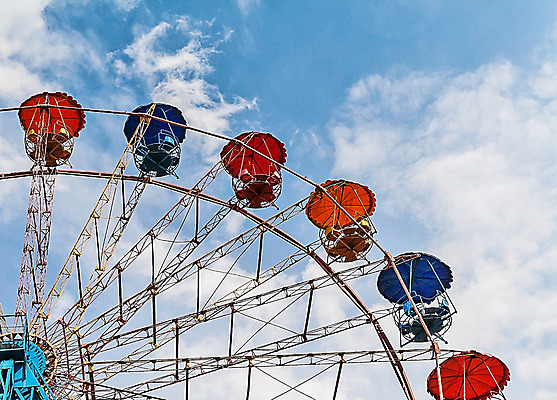 포토 JPG 해외이미지 주간 구름 하늘 사람없음 야외 놀이공원 대관람차 해외202004 해외포토 자연요소 테마파크 놀이기구 파일형식 이미지허브