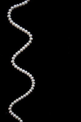 포토 JPG 해외이미지 줄 결혼 백그라운드 목걸이 장신구 팔찌 자연 추상 기념 선물 사람없음 빛 유행 검은색 흰색 원형 화려 고급 우아함 보석 실크 광택 상아 보물 고립 벨벳 해외202004 해외포토 도형 컬러 컨셉 무늬 이벤트 직물 광석 생태계 파일형식 이미지허브