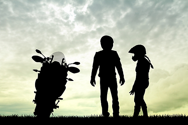 포토 JPG 해외이미지 라이프스타일 커플 남자 실루엣 도로 스포츠 여행 일러스트 교통시설 사람없음 야외 일몰 운전 자유 오토바이 바퀴 헬멧 모터 해외202004 해외포토 길 교통 컨셉 관계 모션 촬영기법 사람 생활 노을 바이크 보호장비 시설 파일형식 이미지허브