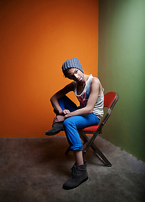 포토 JPG 해외이미지 1 남자 행복 아들 무기 의자 바지 잉글랜드 부츠 관리 한명 빨간색 초록색 파란색 유행 놀람 회색 모서리 달콤 주머니 탱크 성별 동성애자 혼자 해외202004 해외포토 감정 컬러 가구 신발 가족 하의 영국 표정 사람 맛 파일형식 성소수자 이미지허브