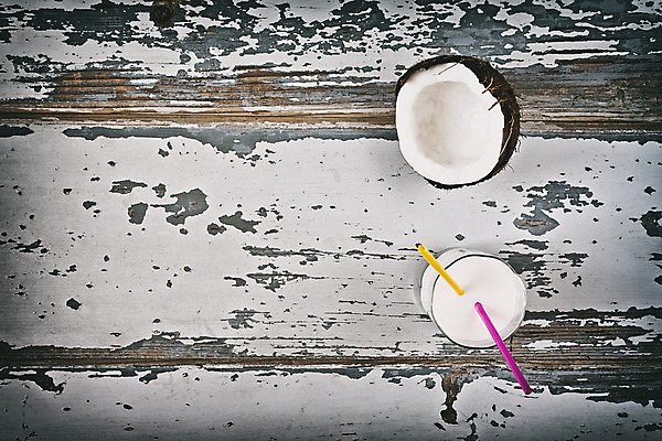 포토 JPG 해외이미지 음료 음식 조각 과일 유리 탁자 건강 사람없음 목재 가로 갈색 우유 껍질 흰색 신선 오픈 액체 달콤 상쾌 코코넛 밀짚 내추럴 이국적 카피스페이스 비건 해외202004 해외포토 나무 감정 컬러 가구 재료 재질 유제품 공백 맛 짚 채식주의자 파일형식 이미지허브