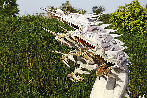 포토 JPG 해외이미지 동물 구름 전통 아시아 종교 문화 조각 여행 패턴 건축양식 태국 자연 하늘 어류 미술 동양인 사람없음 장식 초록색 물 파란색 조각상 일출 중국 일몰 활발 수확 가을 흰색 용 연못 사찰 역사 빨래 악마 청소 심볼 사인 분수 질감 장면 동쪽 신앙심 수평선 해외202004 해외포토 자연요소 계절 건축 나라 컬러 컨셉 가사 무늬 농업 종교건축 문화예술 인종 조형물 노을 수중동물 방향 생태계 파일형식 이미지허브