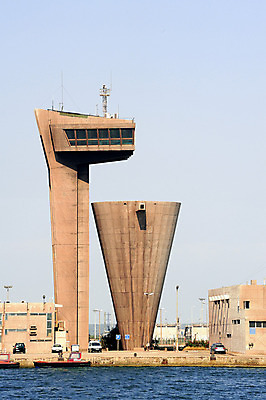 포토 JPG 해외이미지 식물 산업 비즈니스 공장 자연 하늘 사람없음 건물 파란색 빛 환경 탑 금속 힘 일몰 장비 에너지 프랑스 제조 석유 연료 가스 수납 무거움 공학 마르세유 파이프라인 화학물질 해외202004 해외포토 건축물 교육 유럽 컬러 공업 재질 노을 화학 무게 생태계 파이프_관 파일형식 이미지허브