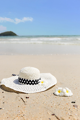 포토 JPG 해외이미지 꽃 모래 바다 섬 여행 백그라운드 컨셉 가방 장신구 하늘 휴가 휴식 요리 해변 사람없음 물 파란색 컬러풀 갈색 노란색 유행 흰색 보호 갈증 휴양지 질감 주말 밀짚 내추럴 고립 옛날 터키석 해외202004 해외포토 자연요소 식물 잡화 컬러 장소 짚 보석 파일형식 이미지허브