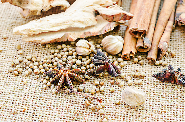 포토 JPG 해외이미지 식물 전통 별 문화 음식 백그라운드 크리스마스 재료 탁자 휴가 건조 건강 요리 씨앗 사람없음 갈색 시골 축하 막대기 그룹 달콤 먹기 허브 향신료 유기농 날것 자루 흙더미 꼬투리 시나몬 해외202004 해외포토 자연요소 웰빙 기념일 컬러 가구 컨셉 모션 흙 맛 향미료 파일형식 더미 이미지허브