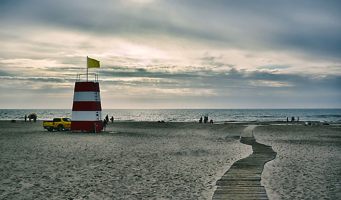 포토 JPG 해외이미지 나무 모래 바다 여행 십자가 하늘 휴가 덴마크 서기 경비 안전 사람없음 목재 빨간색 물 여행객 탑 수영 뜨거움 절약 서핑 성 구출 역 위험 손목시계 사인 안전요원 헬프 플로리다 해외202004 해외포토 자연요소 식물 건축물 시계 컬러 컨셉 재료 장신구 교통시설 모션 북유럽 사람 미국 수상스포츠 도움 보호 파일형식 이미지허브