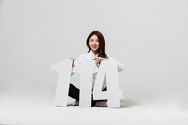 포토 JPG 스튜디오촬영 전신 우먼라이프 여자 안내 실내 한명 앉기 20대 성인 앞모습 숫자 한국인 정보 텔레마케팅 전화번호 114 성인여자한명만 성인만 국내포토 문자 1 라이프스타일 뷰포인트 모션 사람 동양인 청년 내부 서비스업 여자한명만 성인여자만 파일형식