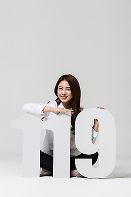 포토 JPG 스튜디오촬영 전신 우먼라이프 여자 실내 한명 앉기 20대 성인 앞모습 숫자 한국인 119 전화번호 긴급전화 신고 성인여자한명만 성인만 국내포토 문자 1 라이프스타일 뷰포인트 모션 사람 동양인 청년 내부 소방 통화 여자한명만 성인여자만 파일형식