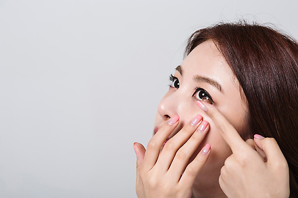 포토 JPG 스튜디오촬영 우먼라이프 여자 실내 한명 상반신 20대 성인 앞모습 한국인 콘택트렌즈 성인여자한명만 성인만 국내포토 1 라이프스타일 뷰포인트 사람 동양인 청년 내부 여자한명만 성인여자만 파일형식