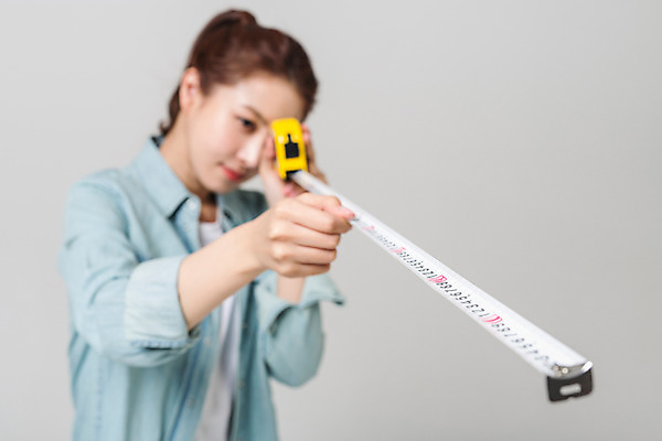 포토 JPG 스튜디오촬영 우먼라이프 응시 여자 실내 줄자 한명 서기 들기 상반신 20대 성인 앞모습 한국인 성인여자한명만 성인만 국내포토 1 라이프스타일 시선 뷰포인트 모션 자 사람 동양인 청년 내부 여자한명만 성인여자만 파일형식