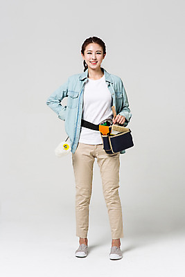 포토 JPG 스튜디오촬영 전신 우먼라이프 여자 실내 한명 서기 들기 20대 성인 앞모습 한국인 롤러 도구함 성인여자한명만 성인만 국내포토 1 라이프스타일 뷰포인트 모션 사람 동양인 청년 내부 여자한명만 성인여자만 파일형식