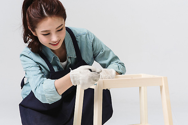 포토 JPG 스튜디오촬영 우먼라이프 여자 의자 실내 한명 앉기 상반신 20대 성인 앞모습 한국인 DIY 성인여자한명만 성인만 국내포토 1 라이프스타일 뷰포인트 가구 모션 사람 동양인 청년 취미 내부 여자한명만 성인여자만 파일형식