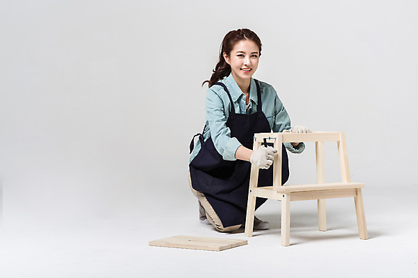 포토 JPG 스튜디오촬영 전신 우먼라이프 여자 의자 실내 한명 앉기 20대 성인 앞모습 한국인 만들기 DIY 성인여자한명만 성인만 국내포토 1 라이프스타일 뷰포인트 가구 모션 사람 동양인 청년 취미 내부 여자한명만 성인여자만 파일형식