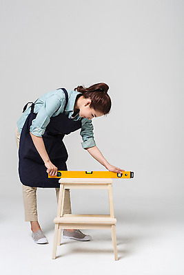 포토 JPG 스튜디오촬영 전신 우먼라이프 여자 실내 한명 서기 20대 성인 앞모습 한국인 측정 만들기 DIY 수평계 성인여자한명만 성인만 국내포토 1 라이프스타일 뷰포인트 모션 사람 동양인 청년 취미 내부 여자한명만 성인여자만 파일형식