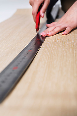 포토 JPG 스튜디오촬영 우먼라이프 손 여자 실내 자 한명 들기 20대 성인 신체부위 한국인 칼 자르기 DIY 장판 성인여자한명만 성인만 국내포토 1 라이프스타일 모션 문구용품 사람 동양인 청년 취미 내부 여자한명만 성인여자만 파일형식