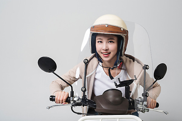 포토 JPG 스튜디오촬영 우먼라이프 여자 실내 한명 미소 앉기 상반신 20대 성인 앞모습 한국인 오토바이 승차 즐거움 성인여자한명만 성인만 국내포토 1 라이프스타일 감정 뷰포인트 모션 표정 사람 동양인 청년 내부 바이크 여자한명만 성인여자만 파일형식